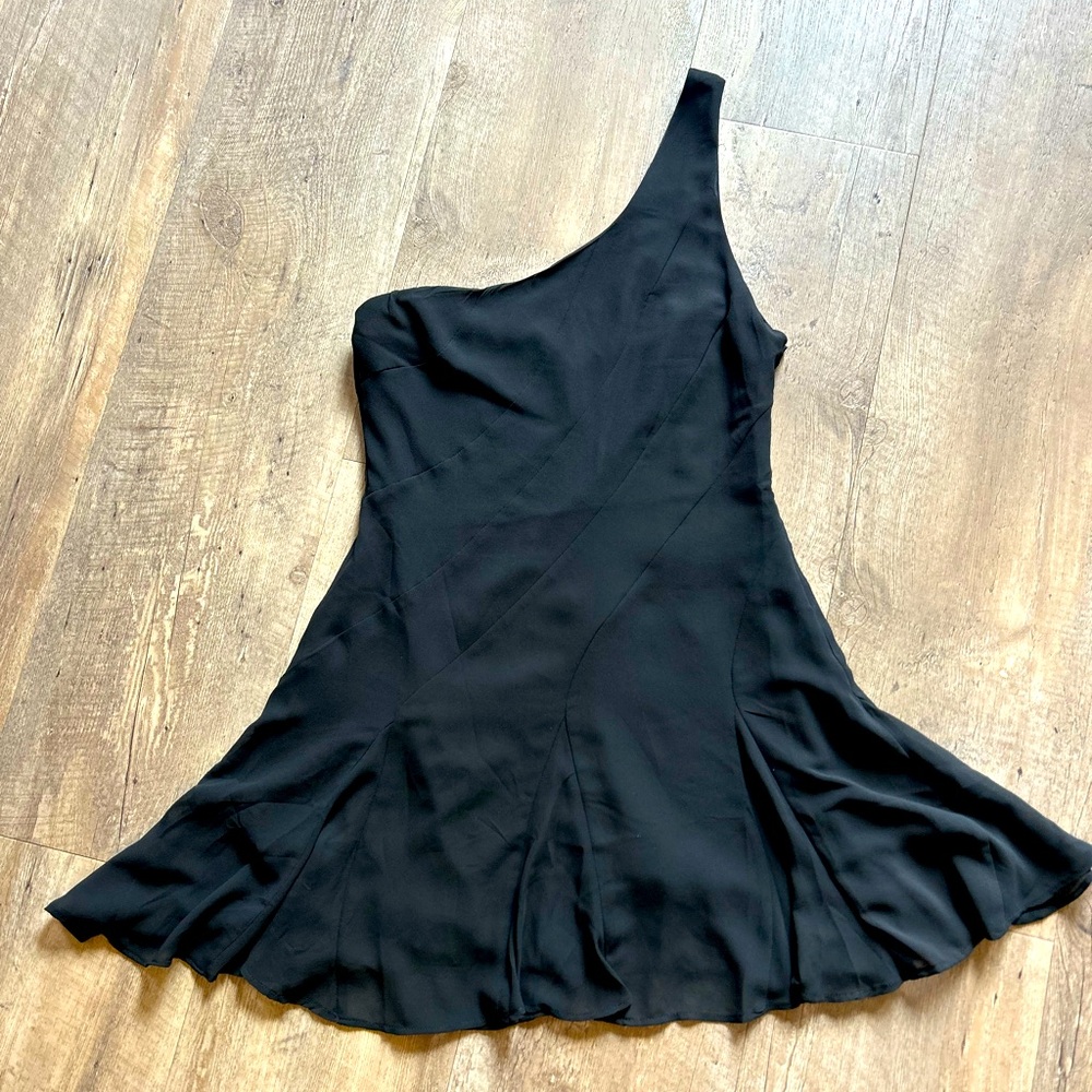 🖤 Black One-Shoulder Cocktail Dress – Size M (NWOT)
